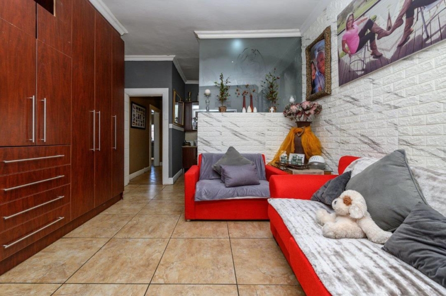 5 Bedroom Property for Sale in Van Riebeeck Hoogte Eastern Cape